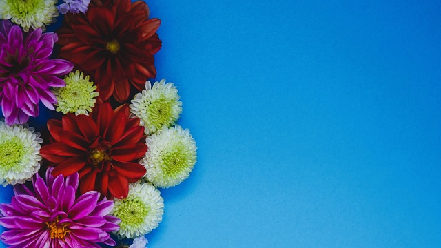 通过保持与 通过保持与